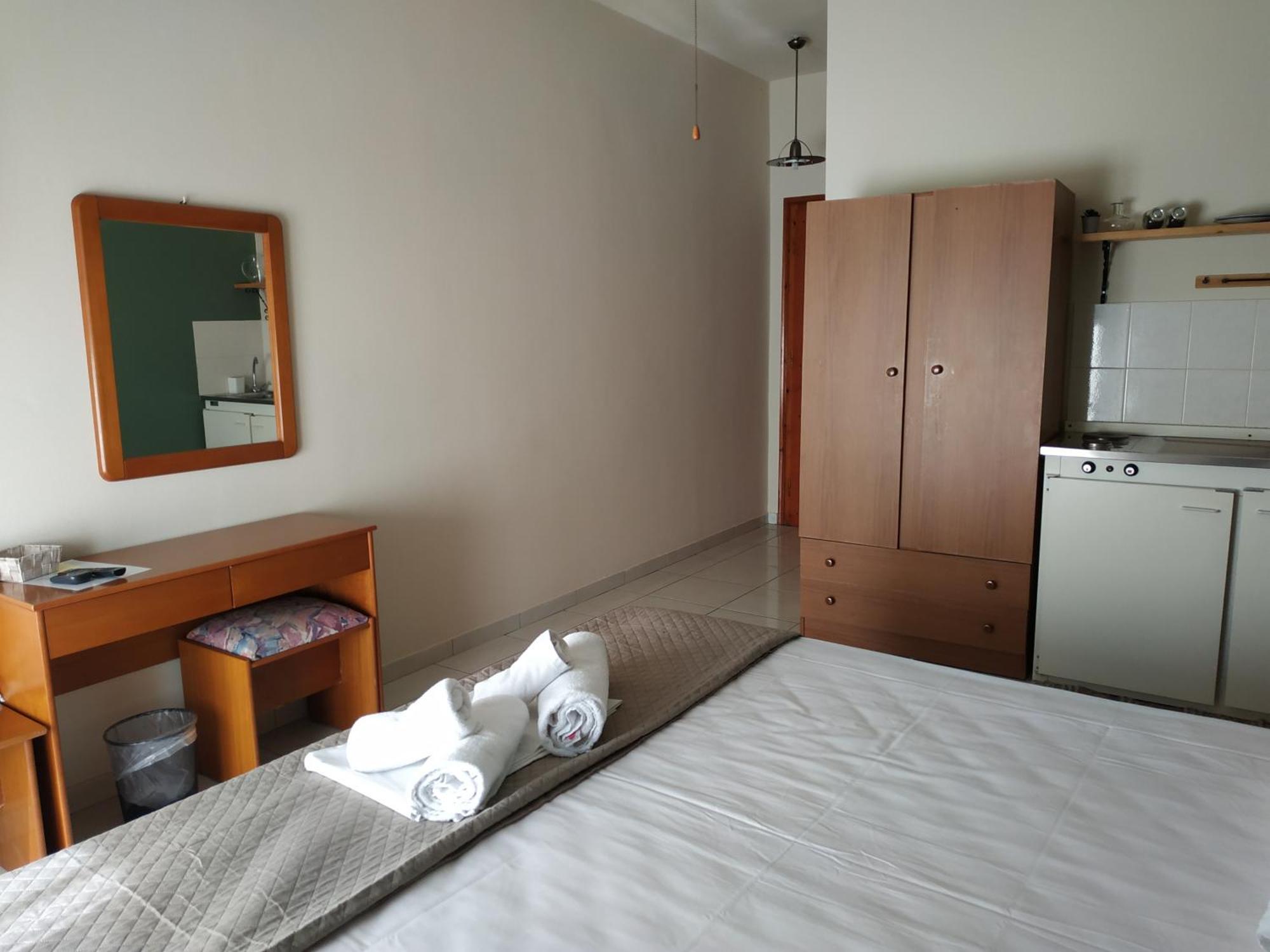 Apartments By Evita'S Resort Poros Town Exteriör bild